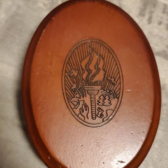 Small Oval Carved Wooden Box - Picture 2 of 6